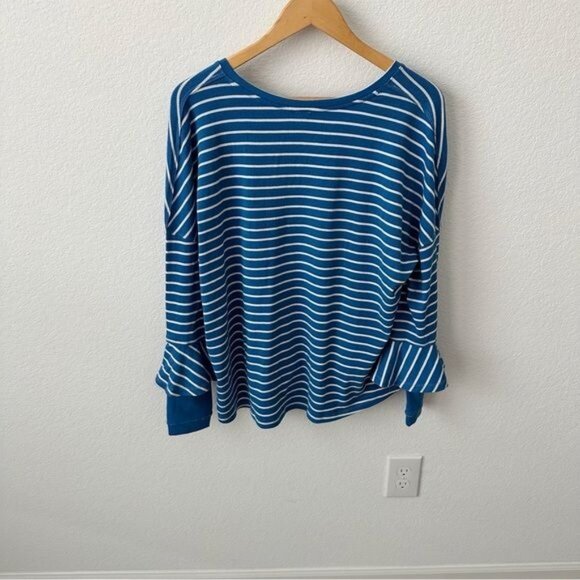 We The Free Roundabout Blue White Striped Top Size M - Picture 5 of 6